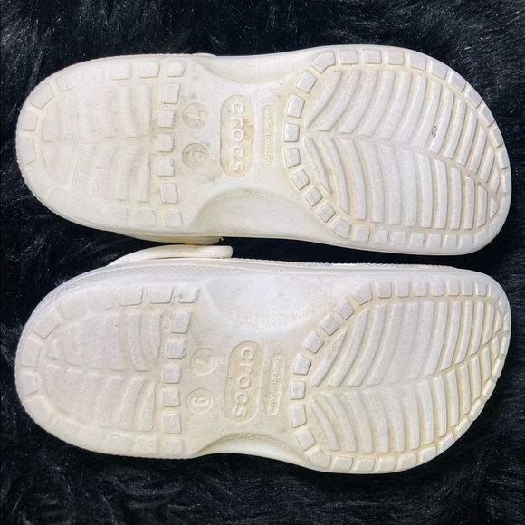 Sold: Crocs - Picture 4 of 4